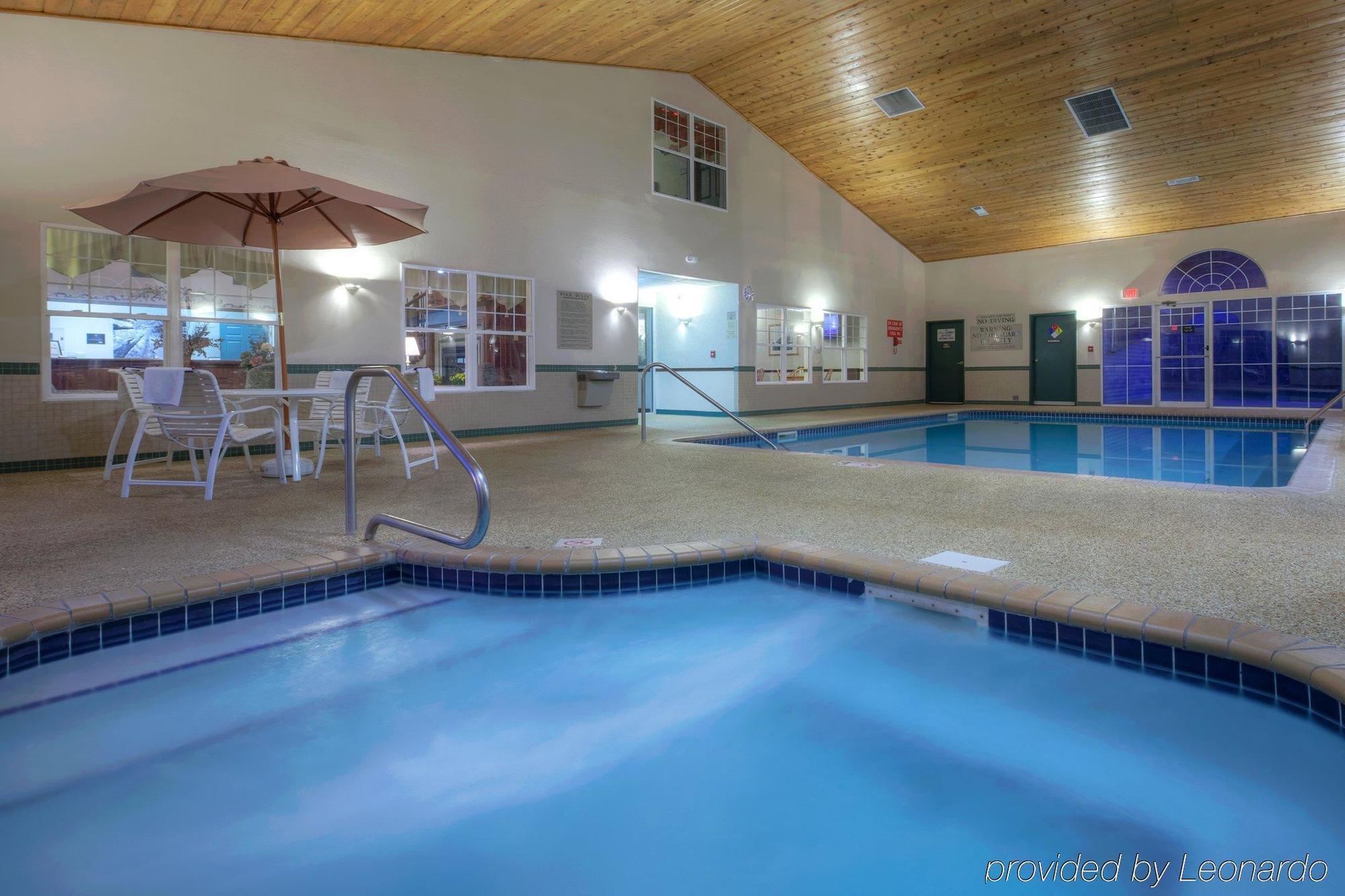 Hotel Country & By Radisson, Decorah, Ia Decorah