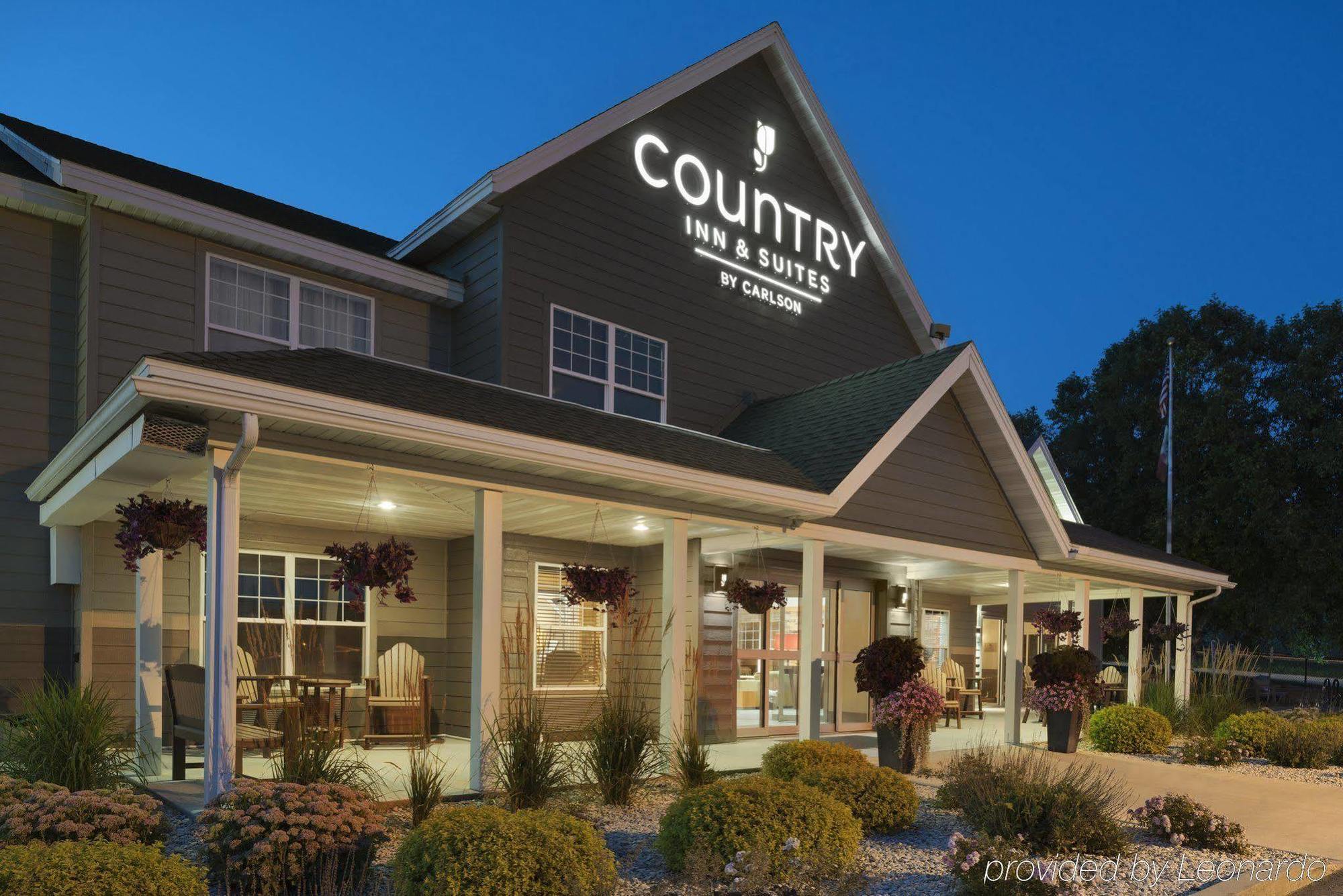 Hotel Country & By Radisson, Decorah, Ia